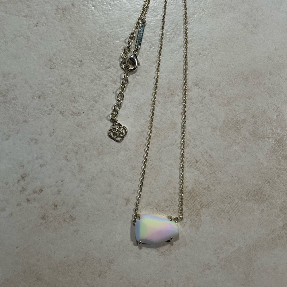 Kendra Scott white opal stone with 18 in gold chain. Beautiful.